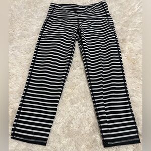 Athleta Women’s Size XS Black and White Striped Leggings EUC